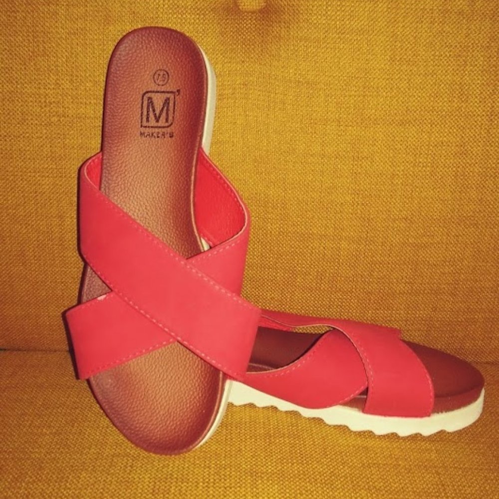 Maker's Red Criss Cross Sandal Slides Sz 7.5